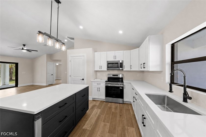 Experience elevated Florida living in this brand-new Buckingham - photo 9