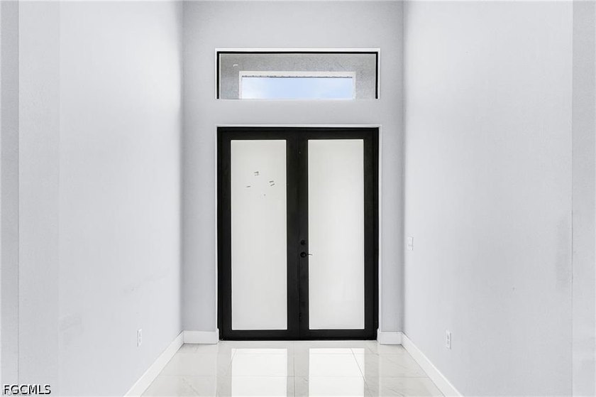 Experience a touch of modern luxury in this 2024-built residence - photo 4