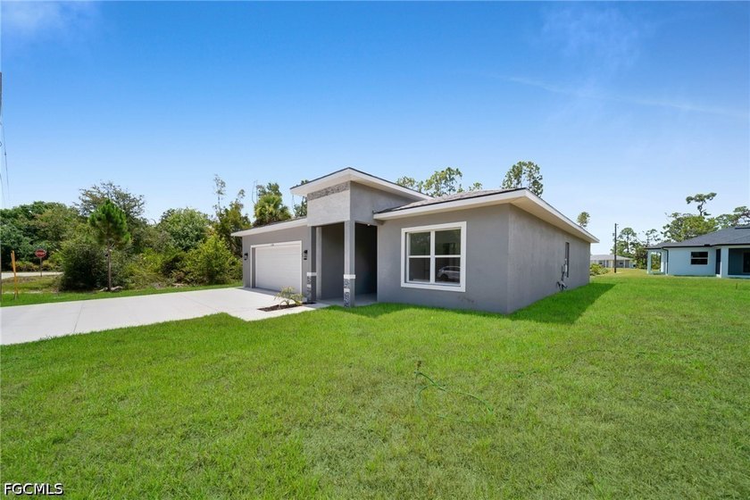 Brand-new construction featuring 3 bedrooms, 2 bathrooms, and 1 - photo 3