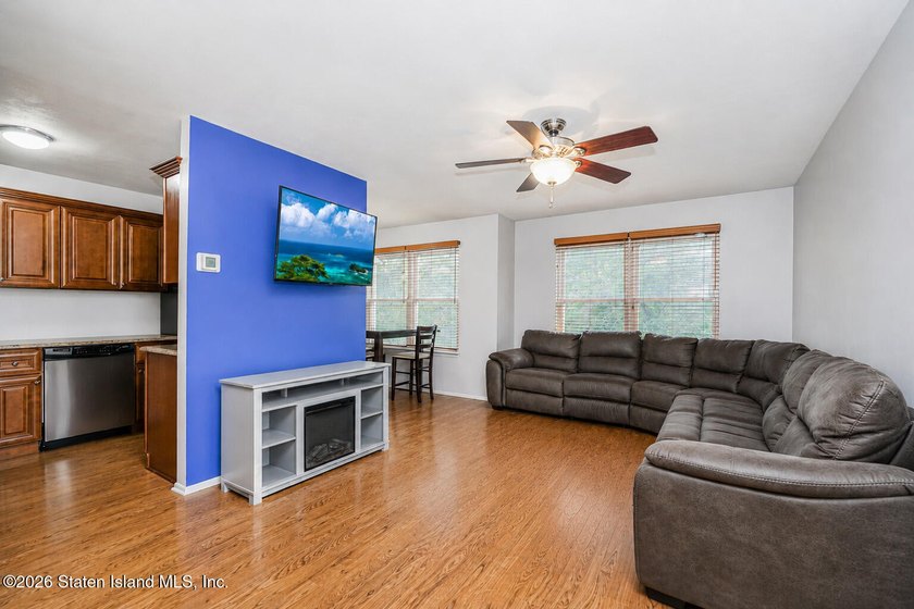 Welcome to this beautiful end-unit townhouse in the heart of - photo 12