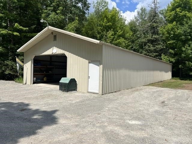 Rare opportunity to get over 600 ft of water frontage and 8 .5 - photo 9