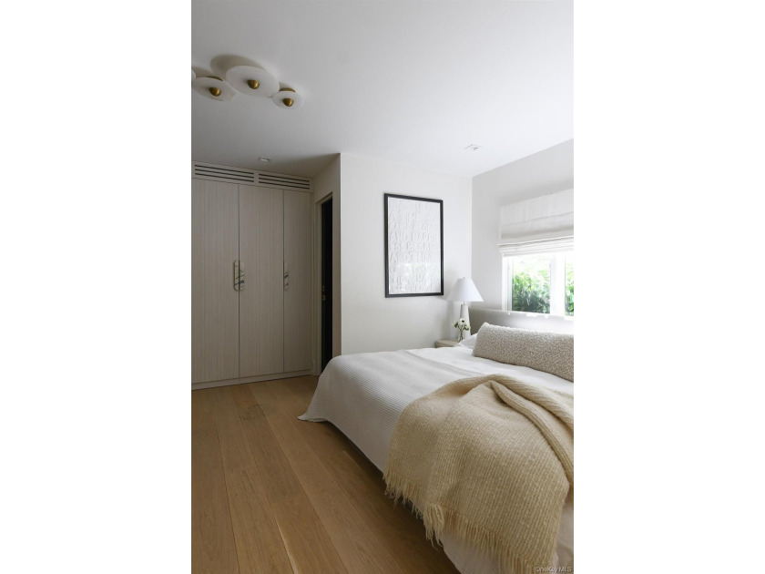 Welcome to this exceptional contemporary residence featuring 6 - photo 38