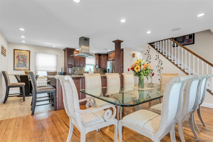 Welcome to this beautifully appointed four-bedroom - photo 4