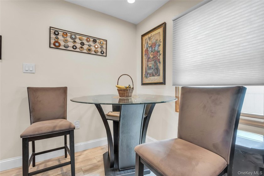 Welcome to this beautifully appointed four-bedroom - photo 8