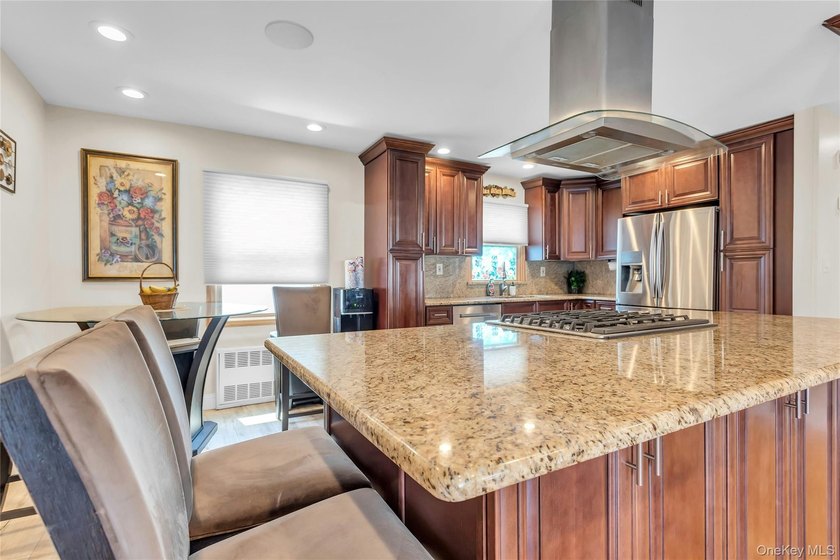Welcome to this beautifully appointed four-bedroom - photo 9