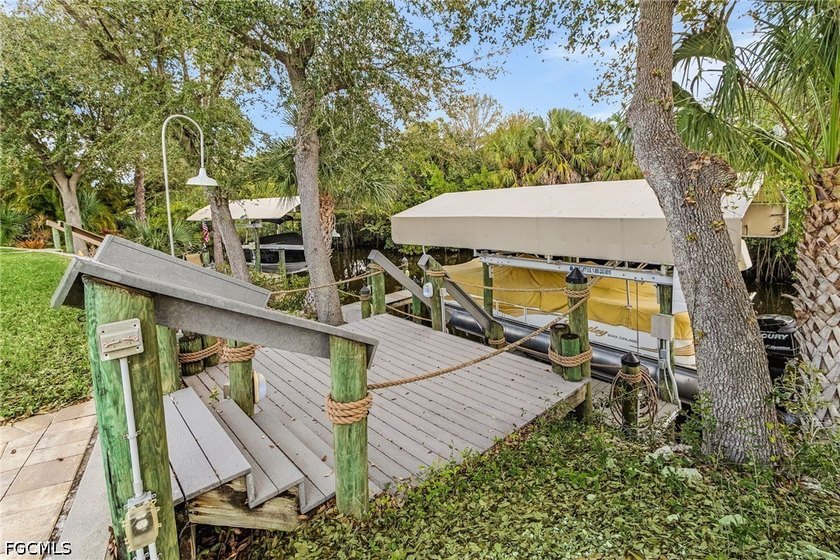 Rare find! GULF ACCESS canal, private DOCK, covered 10000 lb - photo 2