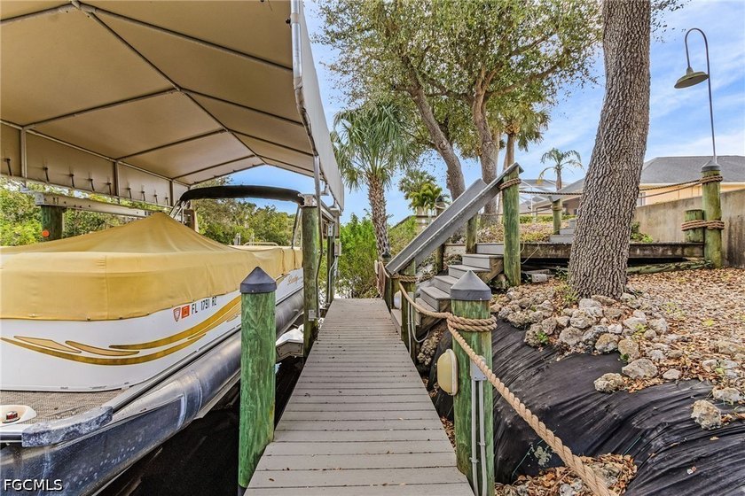 Rare find! GULF ACCESS canal, private DOCK, covered 10000 lb - photo 5