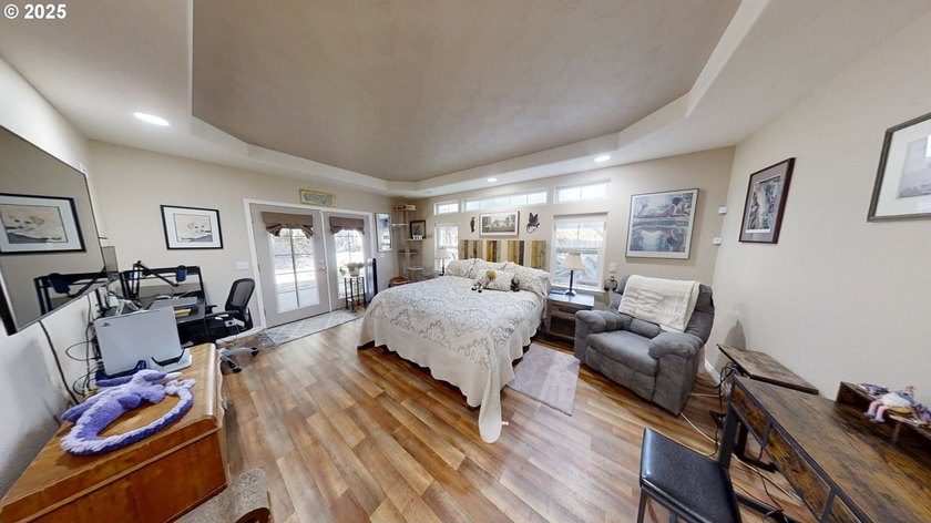 Magnificent custom home located right in town, thoughtfully - photo 12