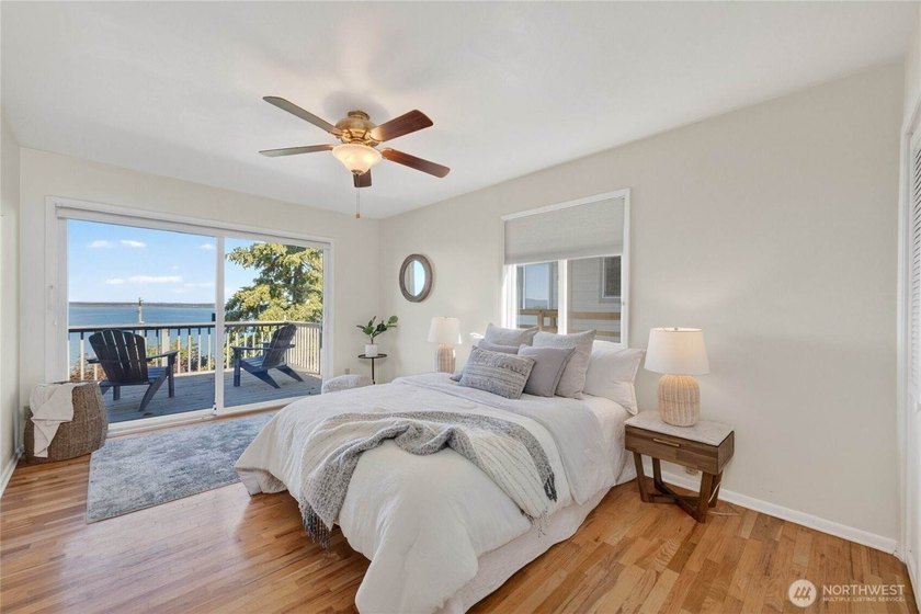 Perched on a quiet South Hill lane, this timeless Mid-Century - photo 15