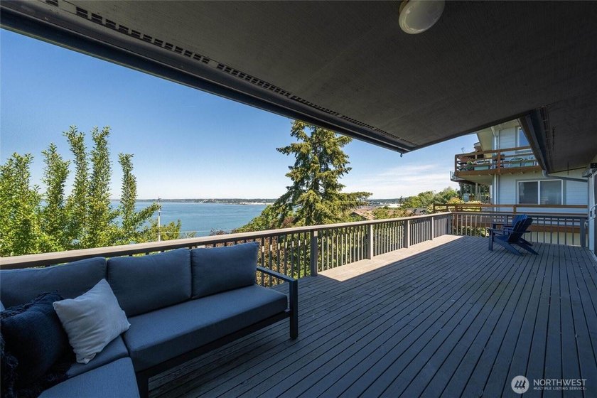 Perched on a quiet South Hill lane, this timeless Mid-Century - photo 30