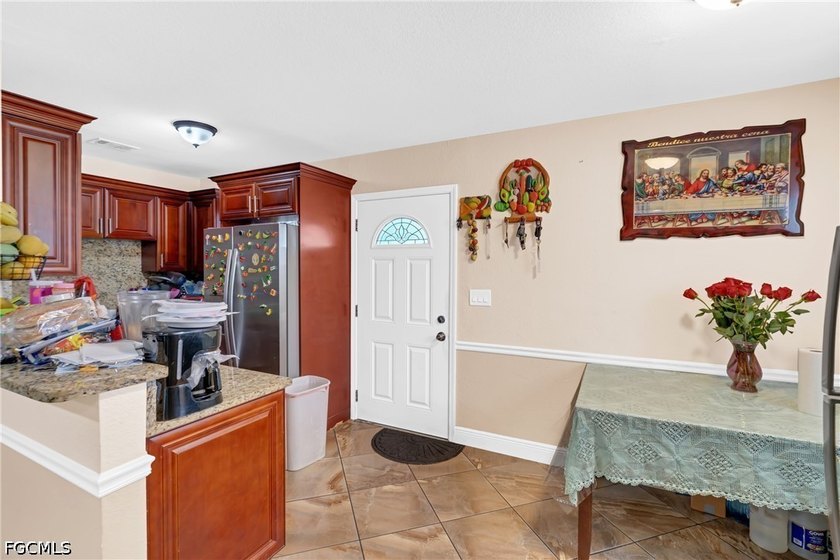 Welcome to 1847 Maple Dr, Fort Myers, FL 33907-a beautifully - photo 8