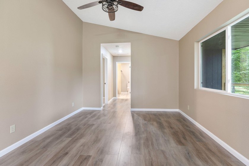 Move-in ready 3BR/3BA ranch in Kirbyville, approx. 1,800 SF, all - photo 3
