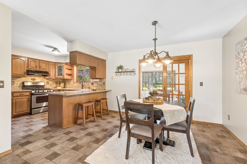 Nestled on over 1/2 acre, this well-maintained home is tucked - photo 6