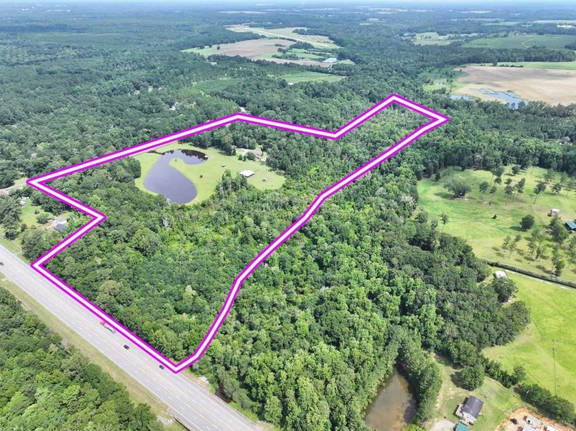 Welcome to your dream mini farm-a rare opportunity to own 42 +- - photo 4