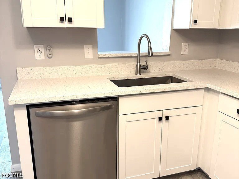 Welcome to St. Clair Gardens, welcome home! This beautiful 55+ - photo 4