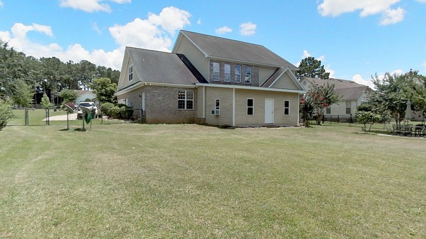 Welcome to 107 Andee Way in desirable Sweetbrier Lake! This - photo 7