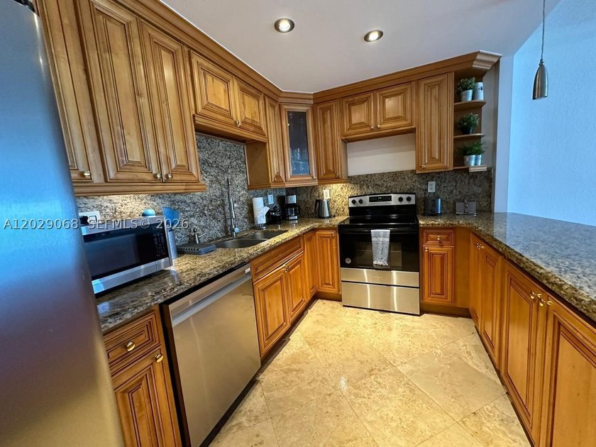 Beautiful 1 bed and one and a half bath, upgraded unit , Awesome - photo 2