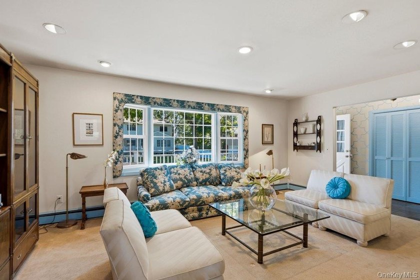 Don't Miss this Spacious Ranch with Nice Entrance Seating Area - photo 4