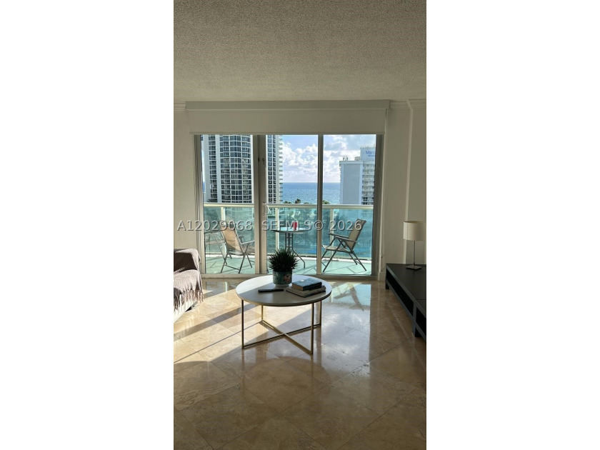 Beautiful 1 bed and one and a half bath, upgraded unit , Awesome - photo 8