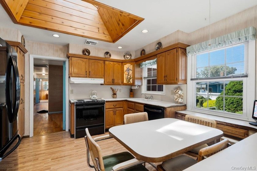 Don't Miss this Spacious Ranch with Nice Entrance Seating Area - photo 10