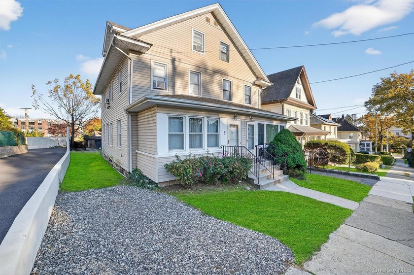 Semi attached property...Welcome to 17 Mount Joy Place in New - photo 2