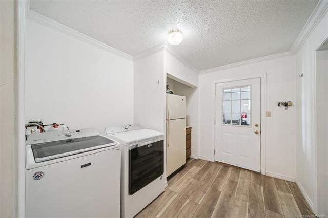 Beautiful 1 owner home on well groomed acreage complete with - photo 14