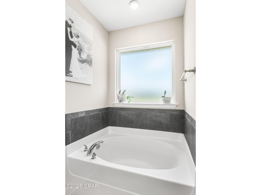 Golf Course Living at Its Finest -- 4BR/3BA on the Green in - photo 22