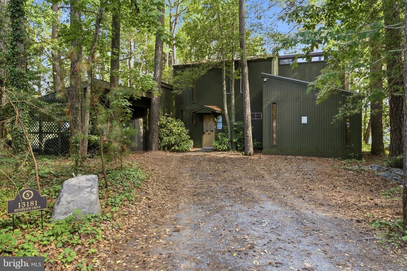 WATERFRONT OPPORTUNITY!! Rarely does a true waterfront home in - photo 2