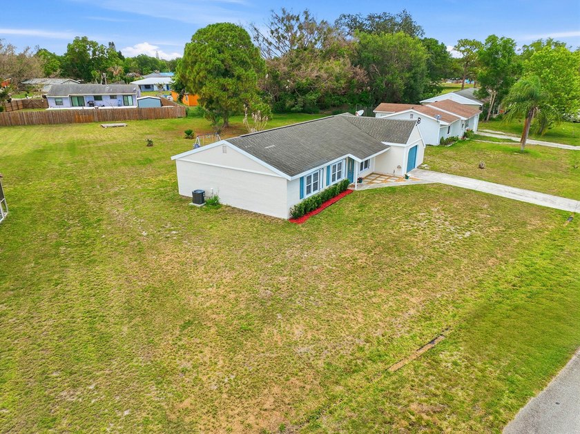 Bright and airy 3-bedroom, 2 full bath home situated on a rare - photo 43