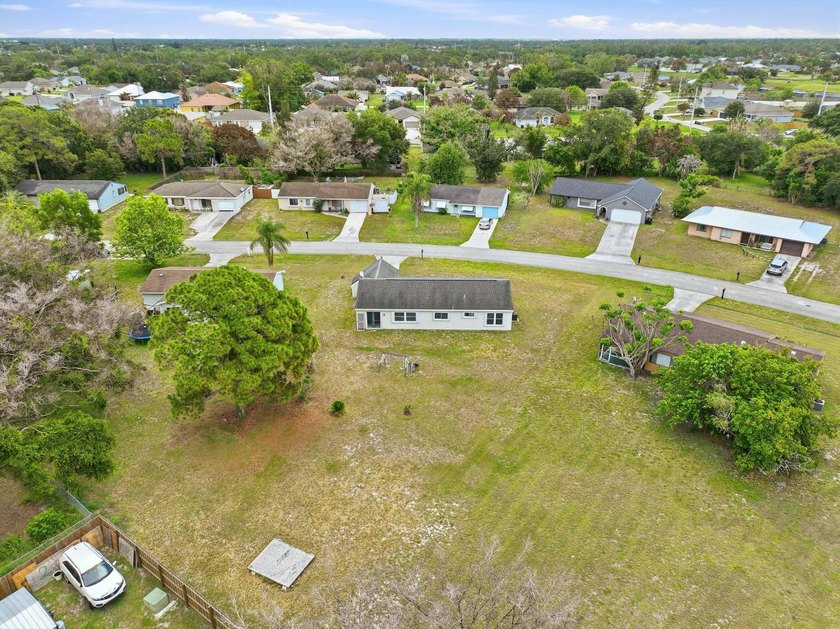 Bright and airy 3-bedroom, 2 full bath home situated on a rare - photo 46