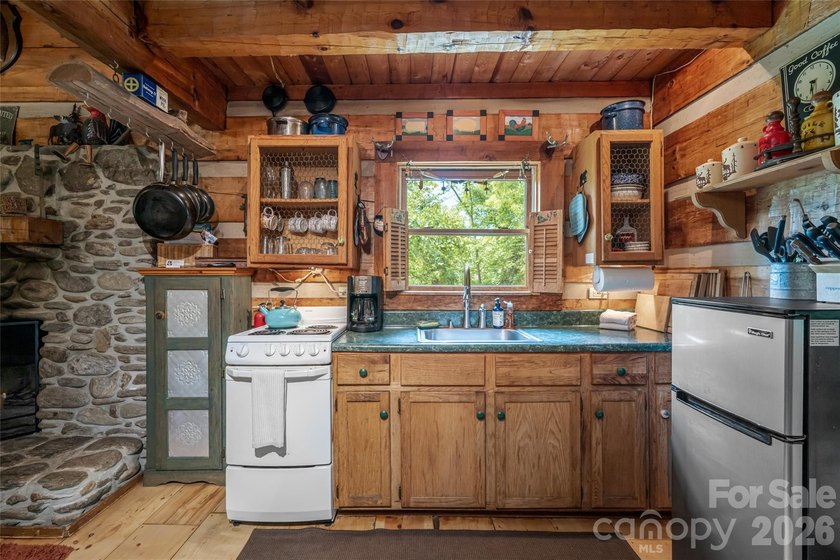 Hand-Hewn Craftsmanship. River Views. A True Mountain Escape - photo 14