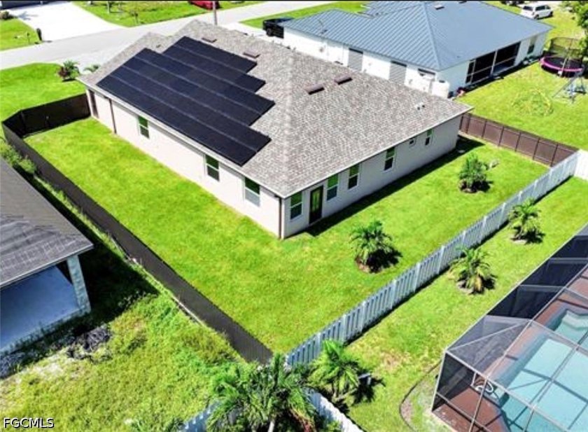 Gorgeous Fully Upgraded Home - 5 Bedrooms, 3 Full Baths, 2,757 - photo 4
