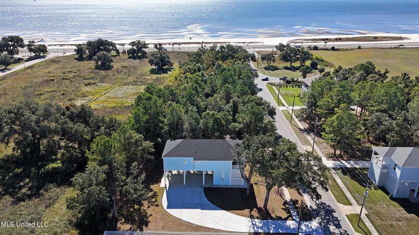 Looking for a home close to the Beach, well this is it, you can - photo 2