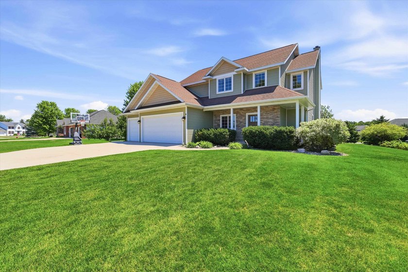 Beautiful 2 story custom built home located in Sherwood area - photo 2