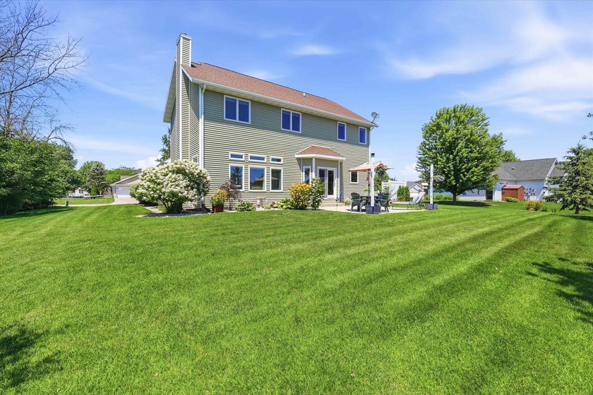 Beautiful 2 story custom built home located in Sherwood area - photo 4