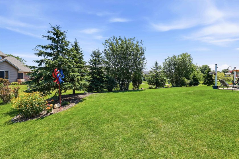 Beautiful 2 story custom built home located in Sherwood area - photo 5
