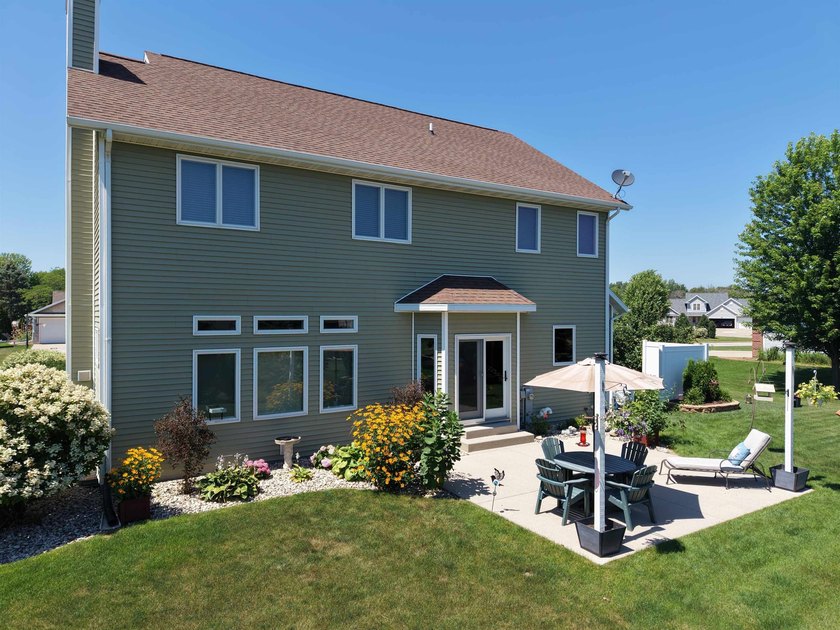 Beautiful 2 story custom built home located in Sherwood area - photo 6