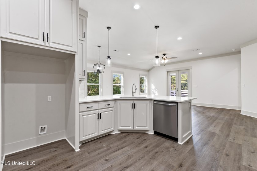 Looking for a home close to the Beach, well this is it, you can - photo 10