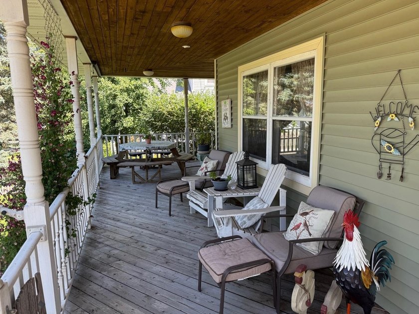 Opportunity awaits the lucky new owners of this fantastic 1 - photo 4