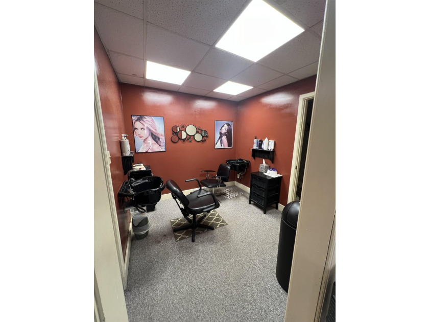 Great investment opportunity in a prime downtown location! This - photo 2