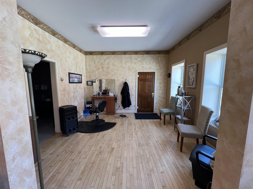 Great investment opportunity in a prime downtown location! This - photo 4