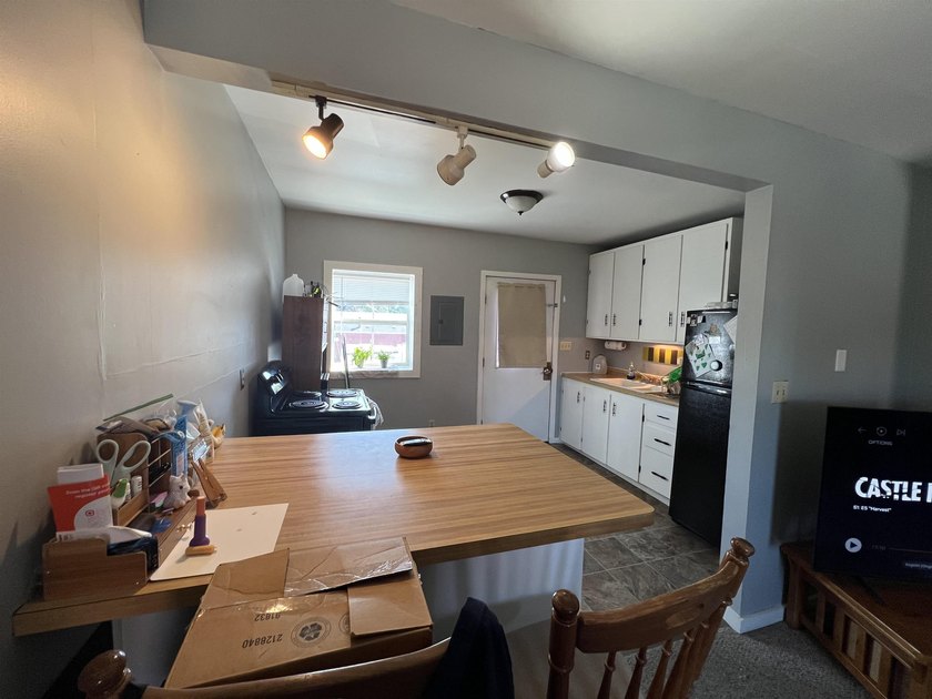 Great investment opportunity in a prime downtown location! This - photo 8