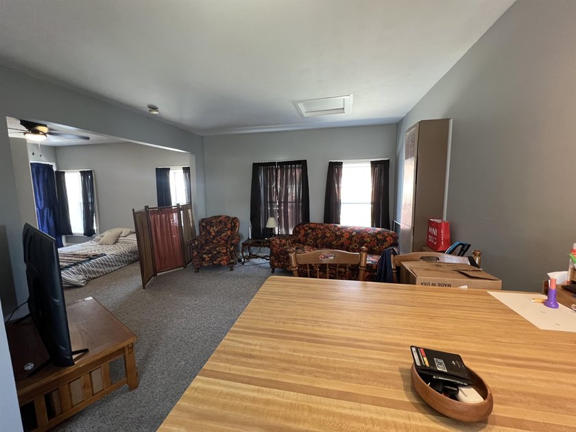 Great investment opportunity in a prime downtown location! This - photo 9