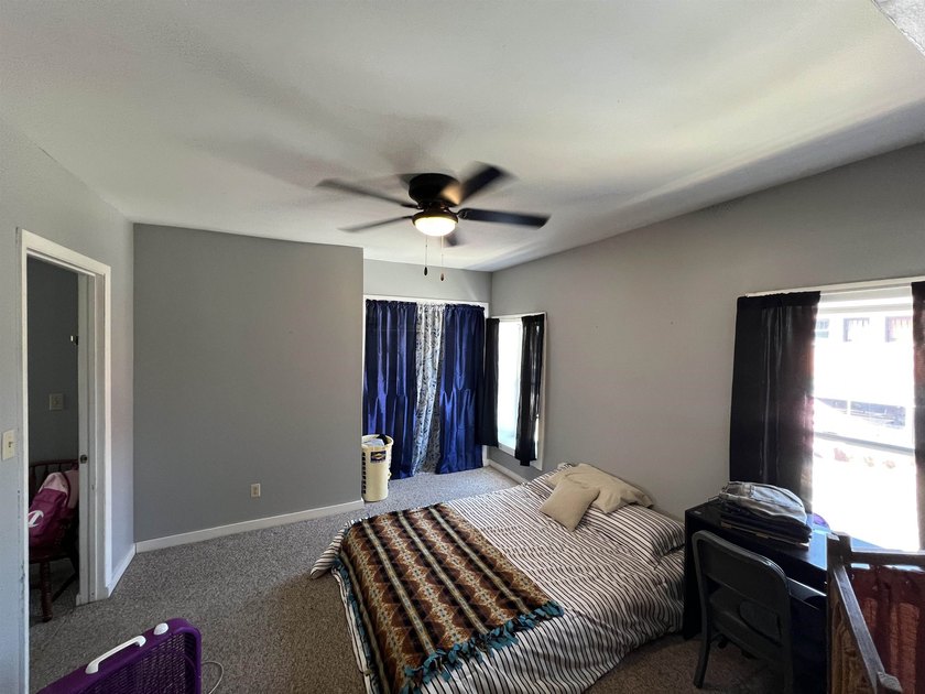 Great investment opportunity in a prime downtown location! This - photo 10
