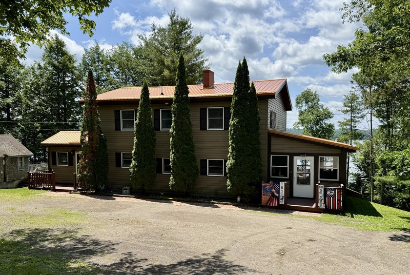 Enjoy lake life in this 3 BR 2 bath waterfront home on pristine - photo 5