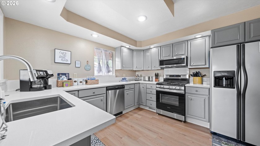 Large home on quiet street, great neighborhood and location with - photo 3