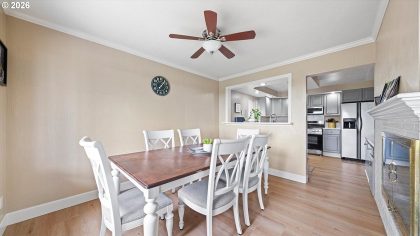 Large home on quiet street, great neighborhood and location with - photo 4