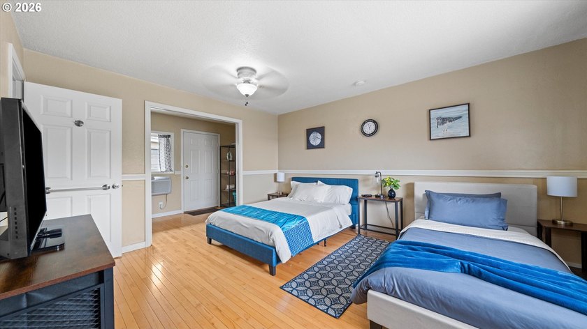 Large home on quiet street, great neighborhood and location with - photo 8
