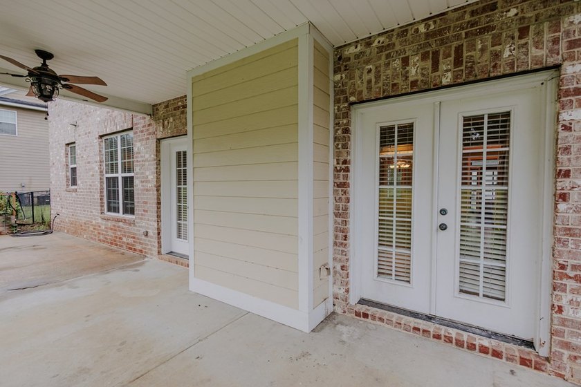 Welcome home to this stunning, light-filled brick residence - photo 4