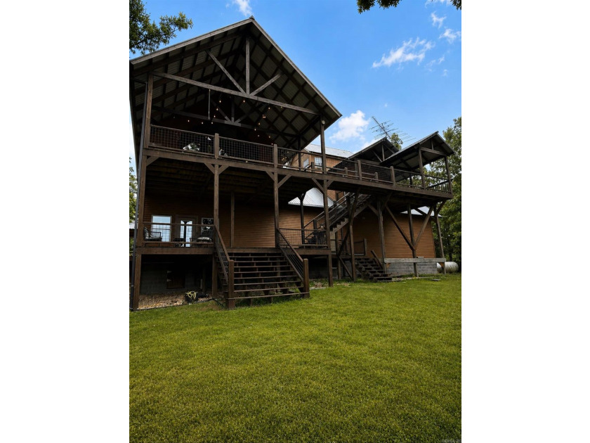 Experience the perfect blend of luxury, privacy, and lake living - photo 8